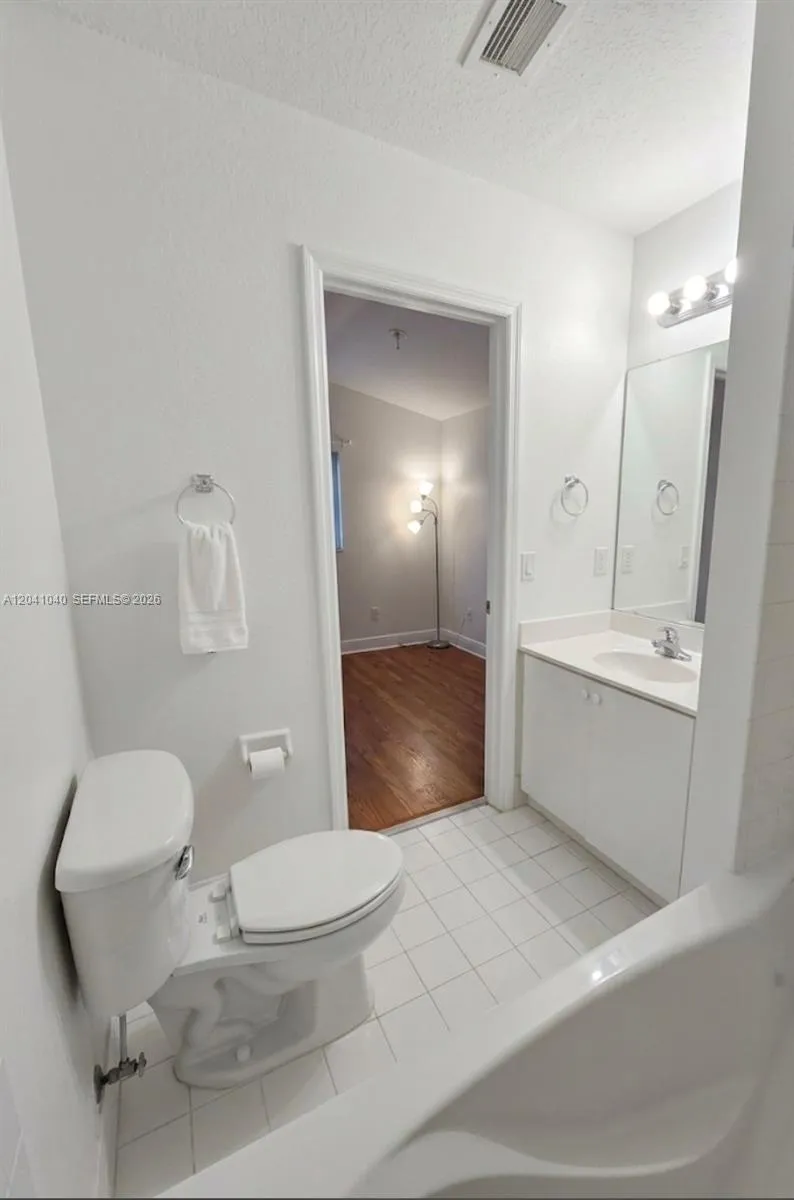 8936 W Flagler St #204 Miami, FL 33174