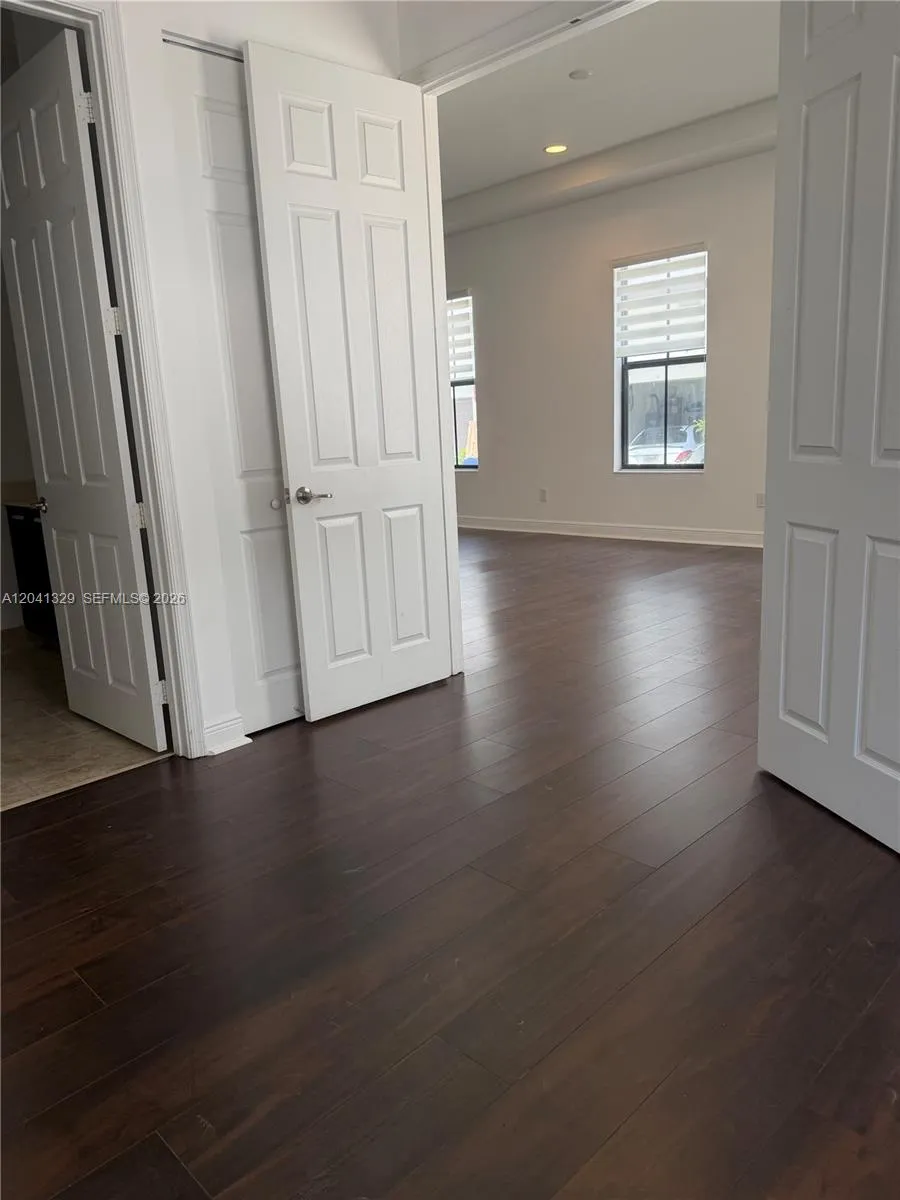 8478 NW 52nd St Doral, FL 33166