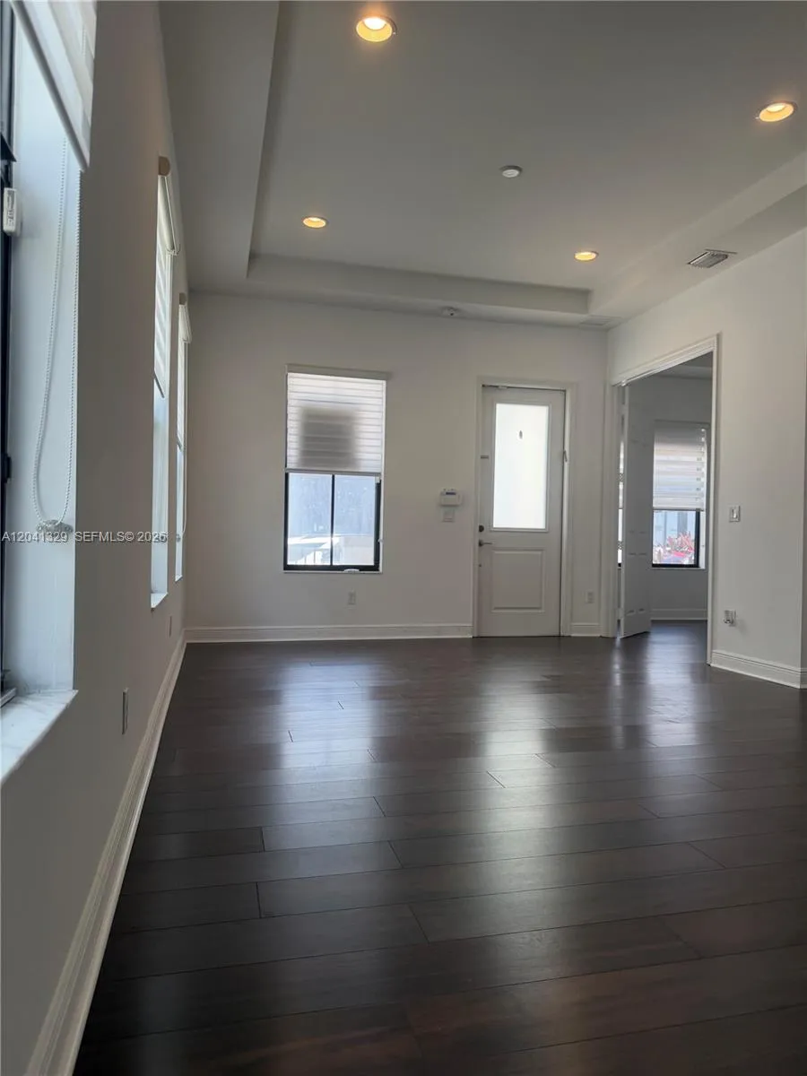 8478 NW 52nd St Doral, FL 33166