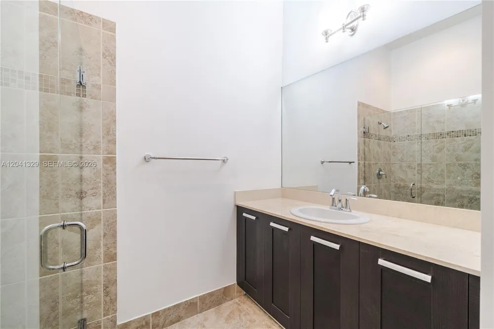8478 NW 52nd St Doral, FL 33166