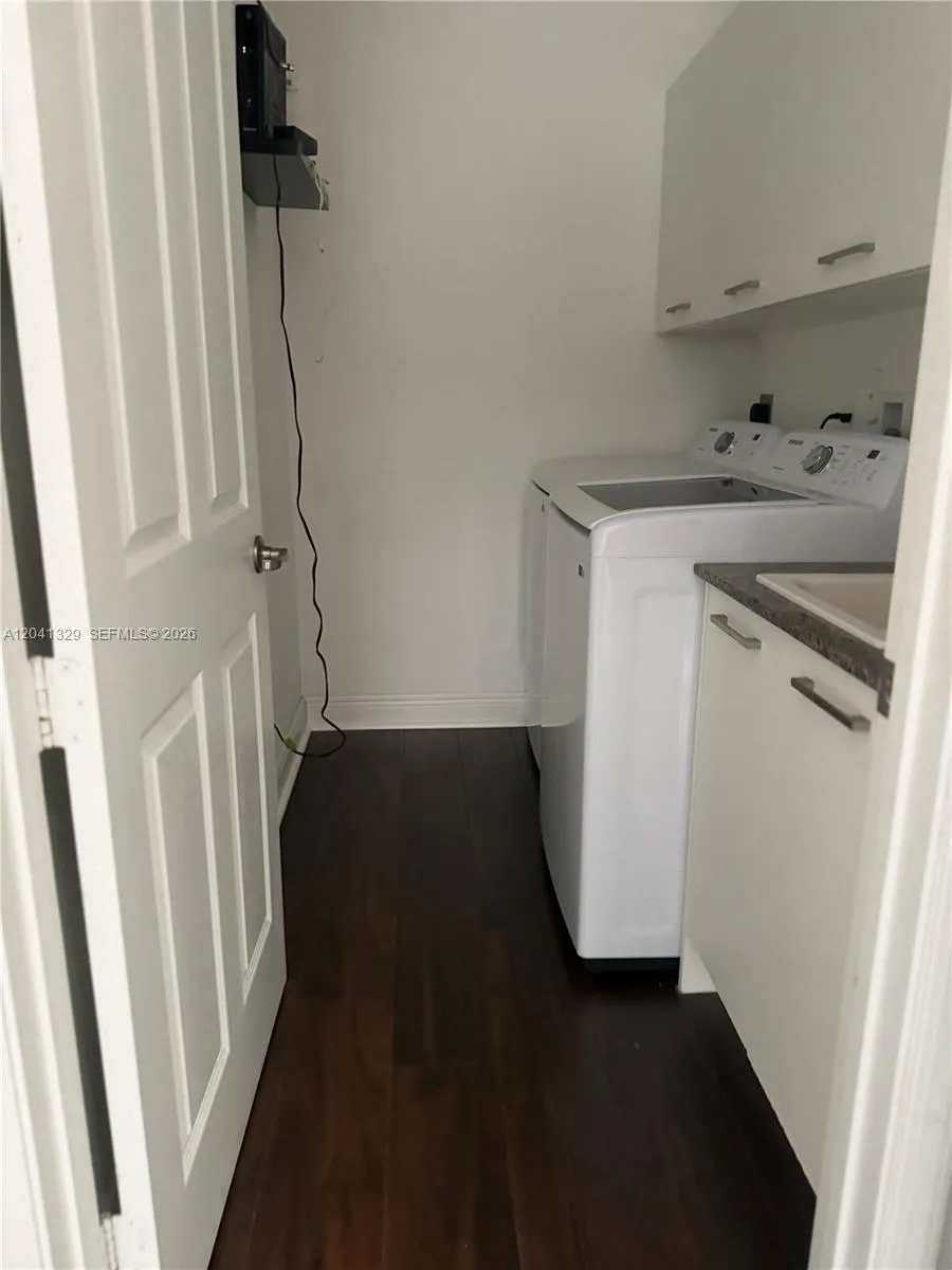 8478 NW 52nd St Doral, FL 33166