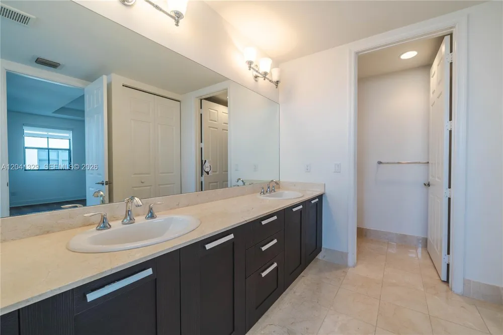 8478 NW 52nd St Doral, FL 33166