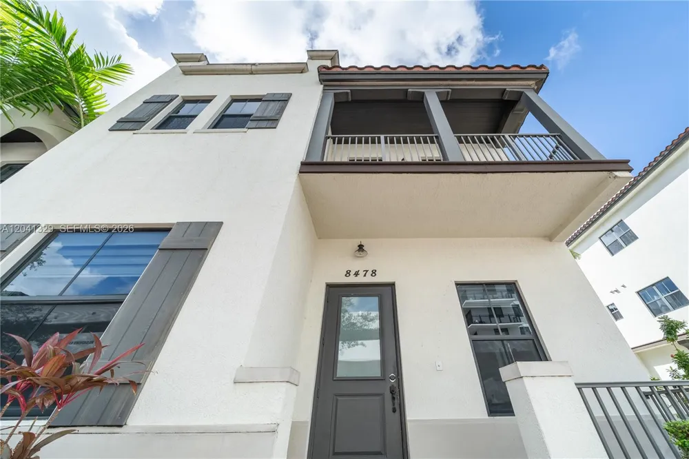 8478 NW 52nd St Doral, FL 33166