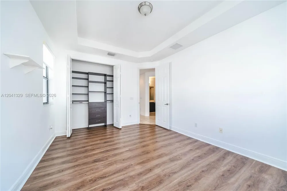 8478 NW 52nd St Doral, FL 33166