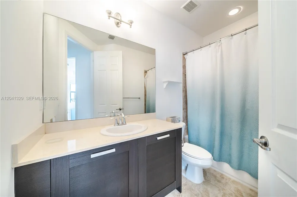 8478 NW 52nd St Doral, FL 33166