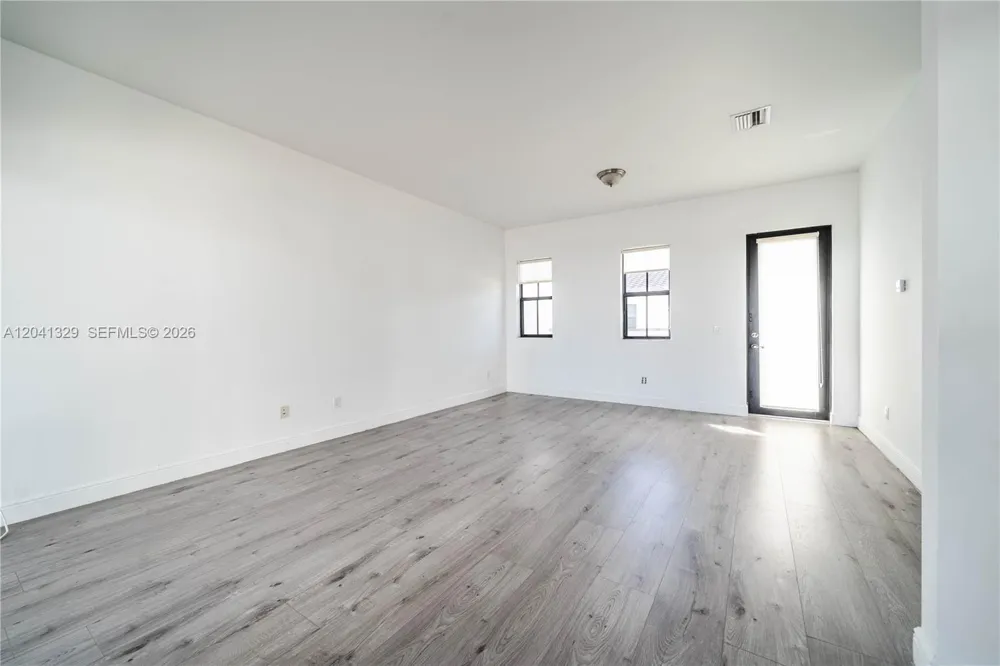 8478 NW 52nd St Doral, FL 33166