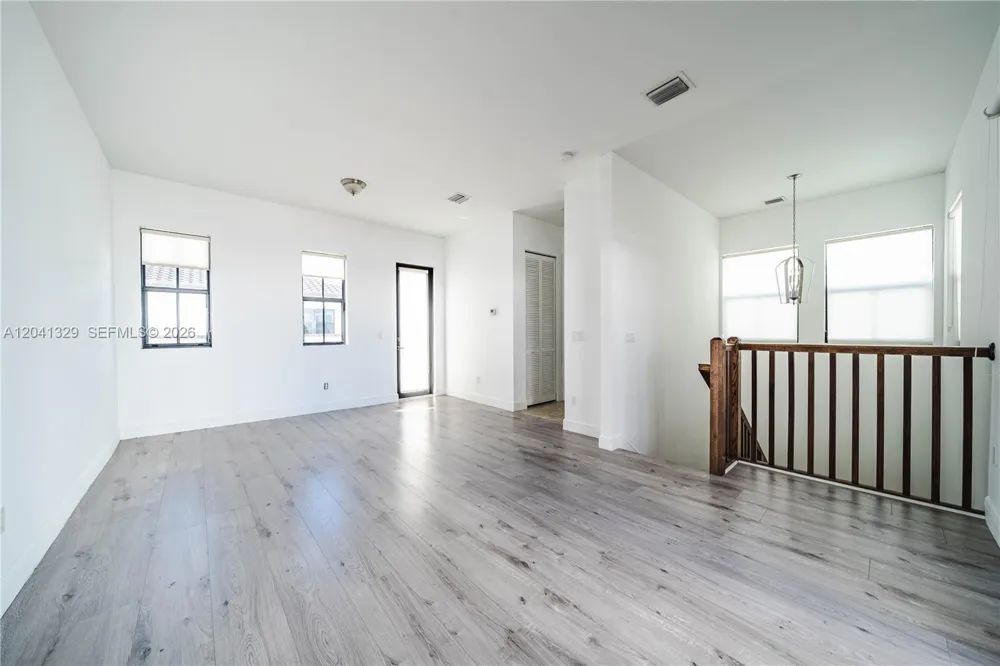 8478 NW 52nd St Doral, FL 33166
