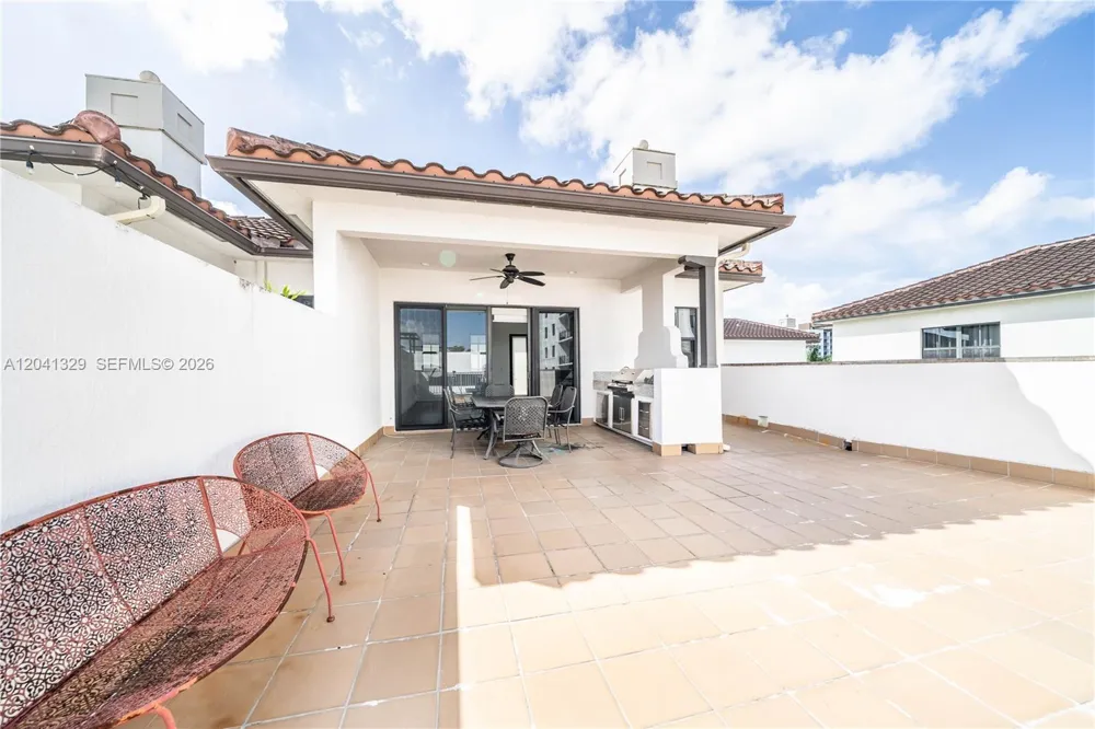 8478 NW 52nd St Doral, FL 33166