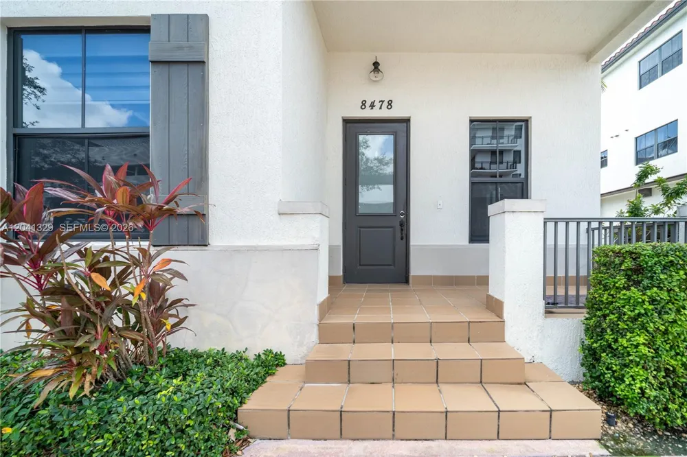 8478 NW 52nd St Doral, FL 33166
