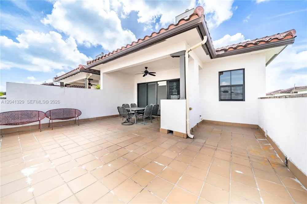 8478 NW 52nd St Doral, FL 33166