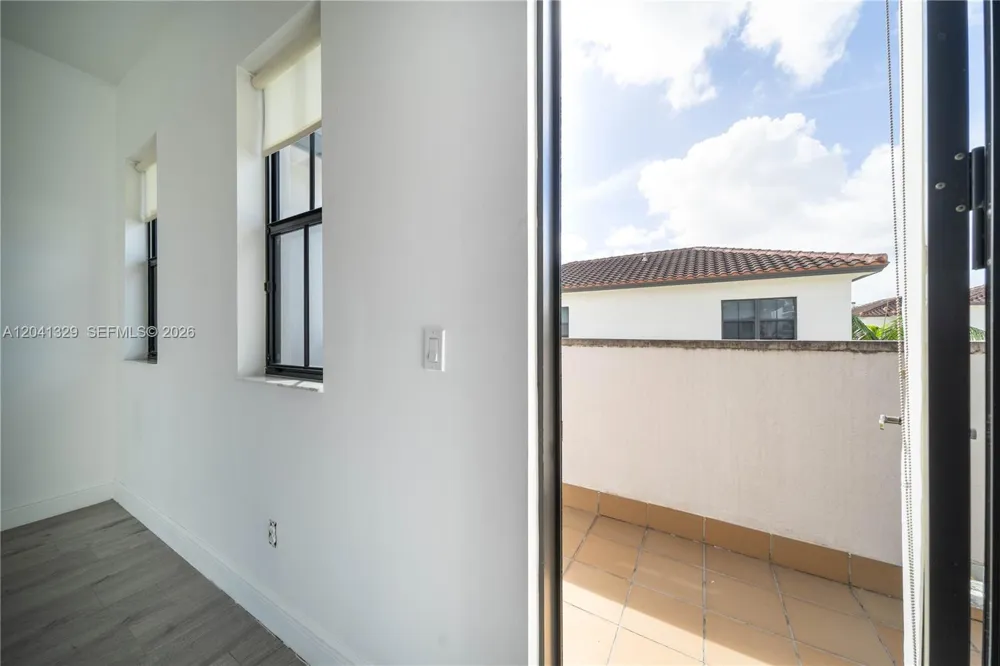 8478 NW 52nd St Doral, FL 33166