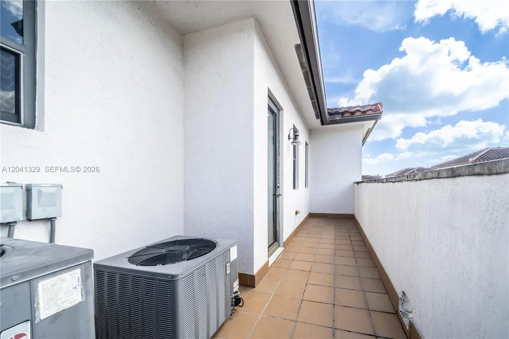8478 NW 52nd St Doral, FL 33166