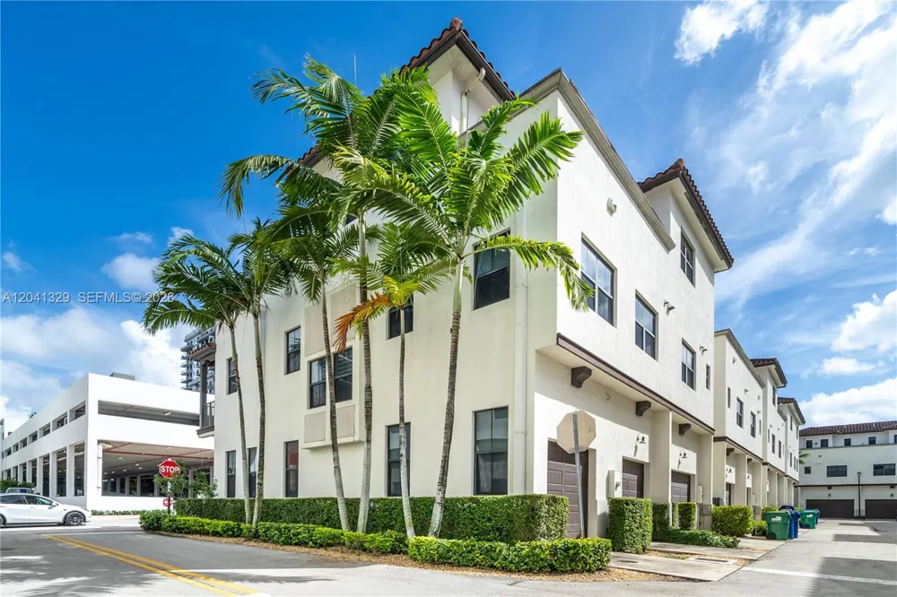 8478 NW 52nd St Doral, FL 33166