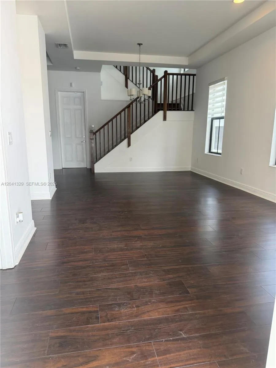 8478 NW 52nd St Doral, FL 33166