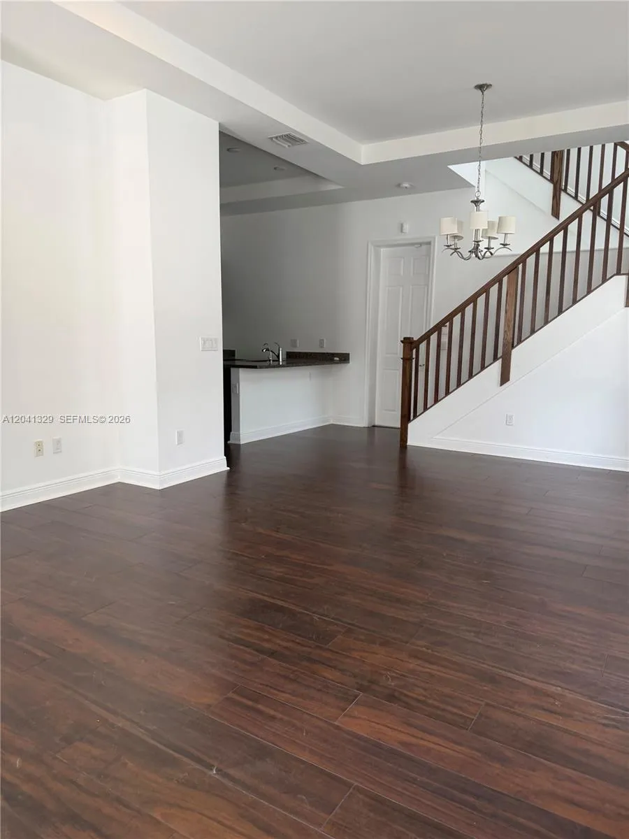 8478 NW 52nd St Doral, FL 33166