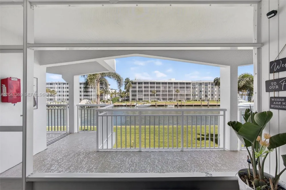 111 Shore Ct #205 North Palm Beach, FL 33408