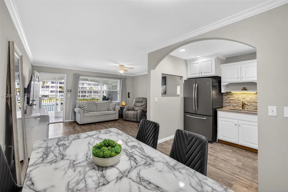 111 Shore Ct #205 North Palm Beach, FL 33408