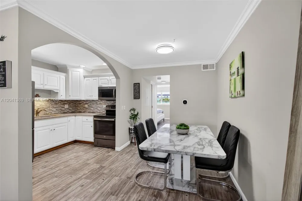 111 Shore Ct #205 North Palm Beach, FL 33408