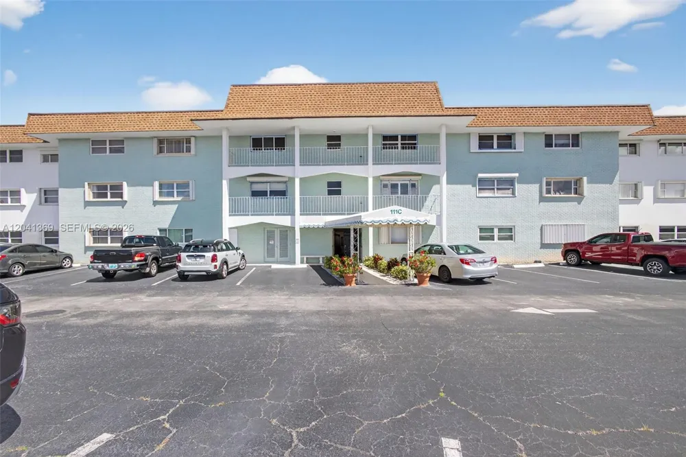 111 Shore Ct #205 North Palm Beach, FL 33408