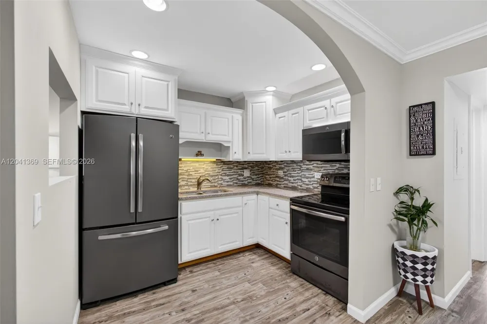 111 Shore Ct #205 North Palm Beach, FL 33408