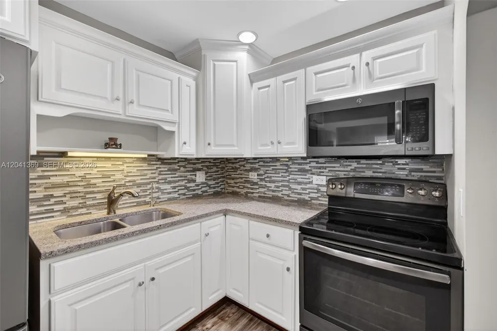 111 Shore Ct #205 North Palm Beach, FL 33408