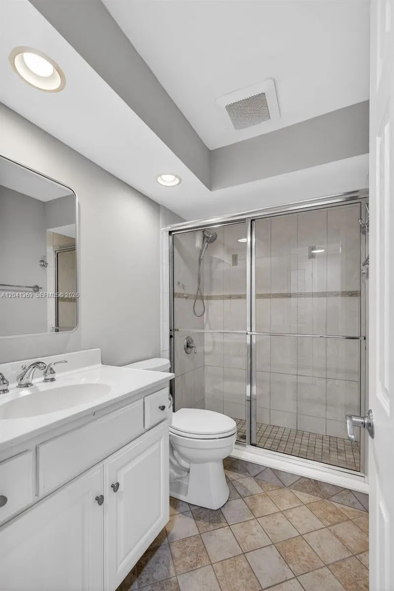 111 Shore Ct #205 North Palm Beach, FL 33408