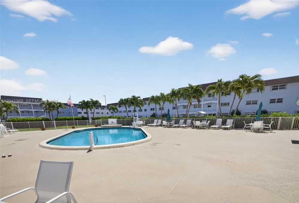 111 Shore Ct #205 North Palm Beach, FL 33408