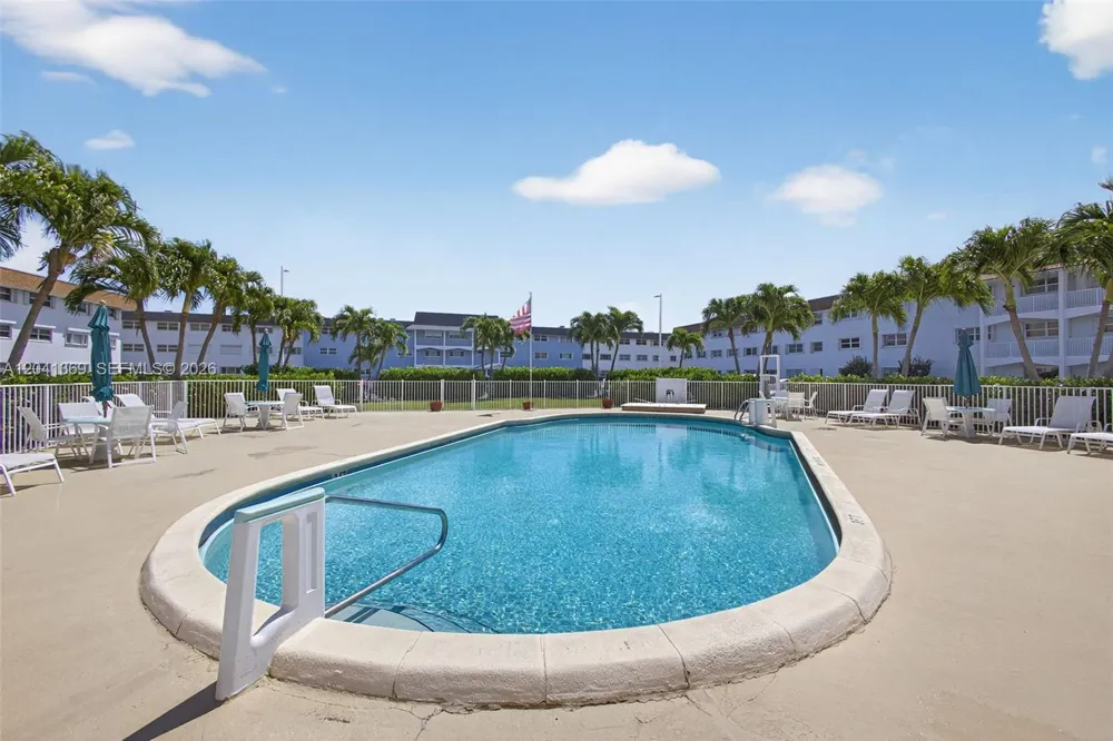 111 Shore Ct #205 North Palm Beach, FL 33408