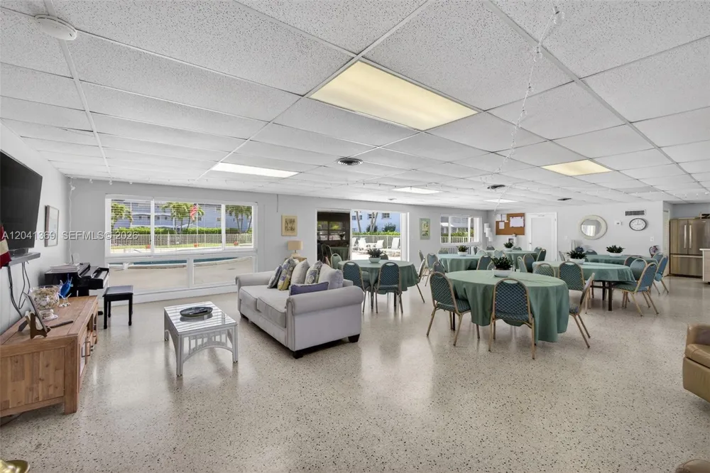 111 Shore Ct #205 North Palm Beach, FL 33408