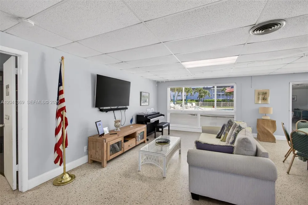 111 Shore Ct #205 North Palm Beach, FL 33408