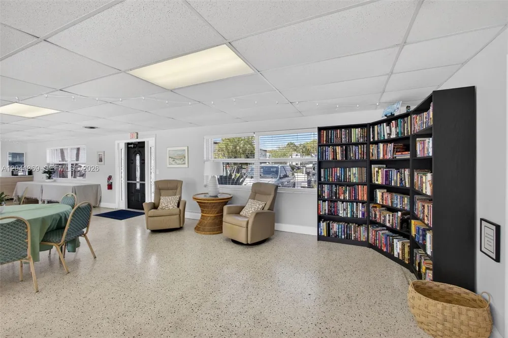 111 Shore Ct #205 North Palm Beach, FL 33408