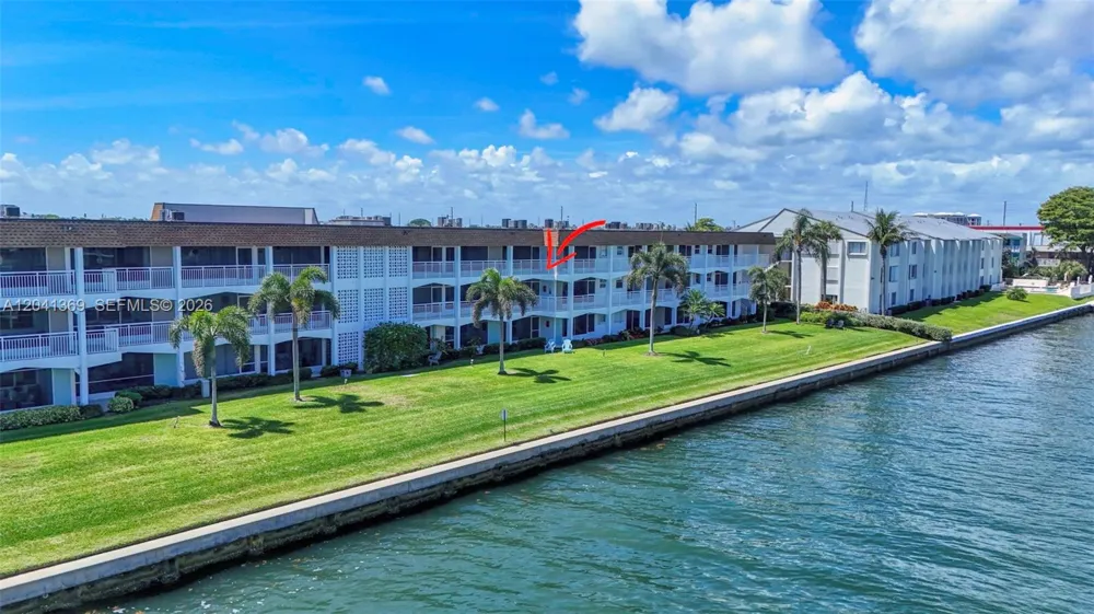 111 Shore Ct #205 North Palm Beach, FL 33408
