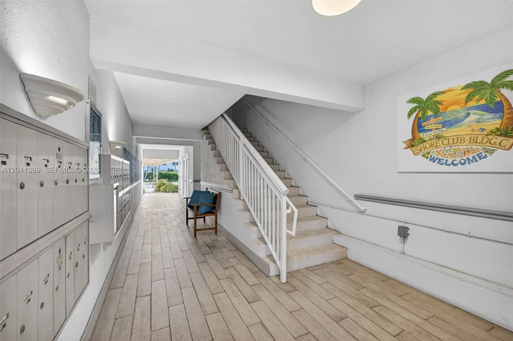 111 Shore Ct #205 North Palm Beach, FL 33408