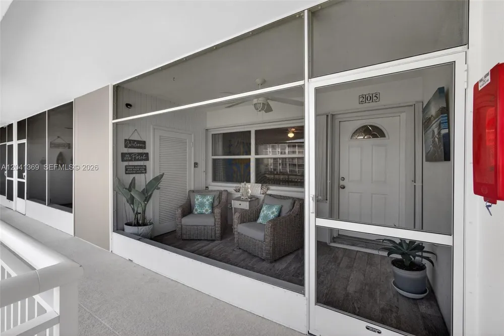 111 Shore Ct #205 North Palm Beach, FL 33408