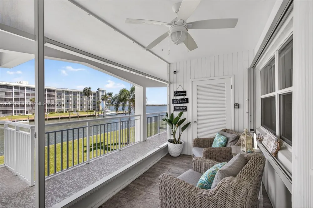 111 Shore Ct #205 North Palm Beach, FL 33408