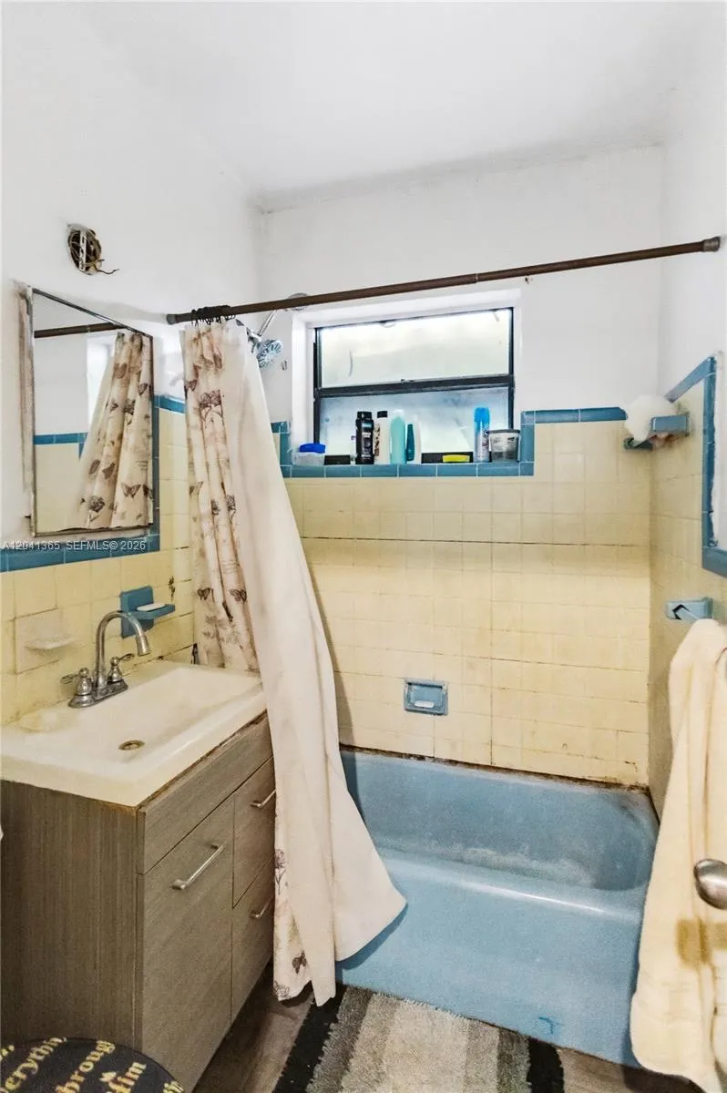 555 Harem Ave Opa-Locka, FL 33054