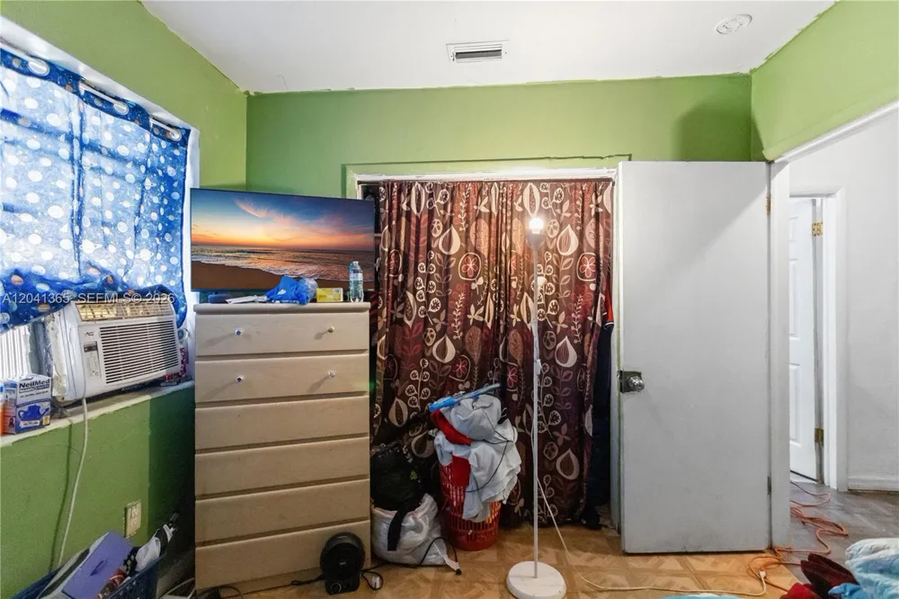 555 Harem Ave Opa-Locka, FL 33054