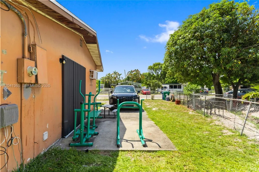 555 Harem Ave Opa-Locka, FL 33054