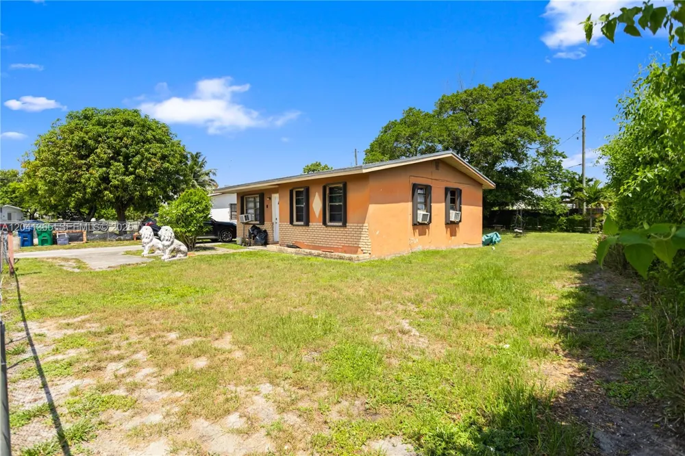 555 Harem Ave Opa-Locka, FL 33054