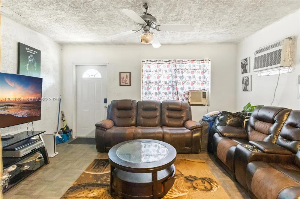 555 Harem Ave Opa-Locka, FL 33054