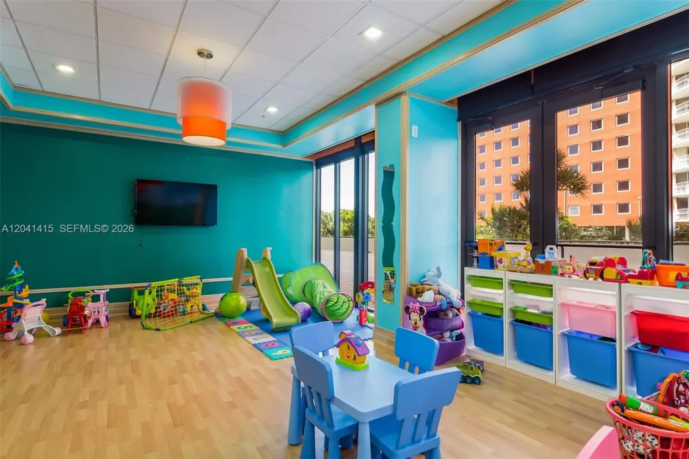 1581 Brickell Ave #903 Miami, FL 33129