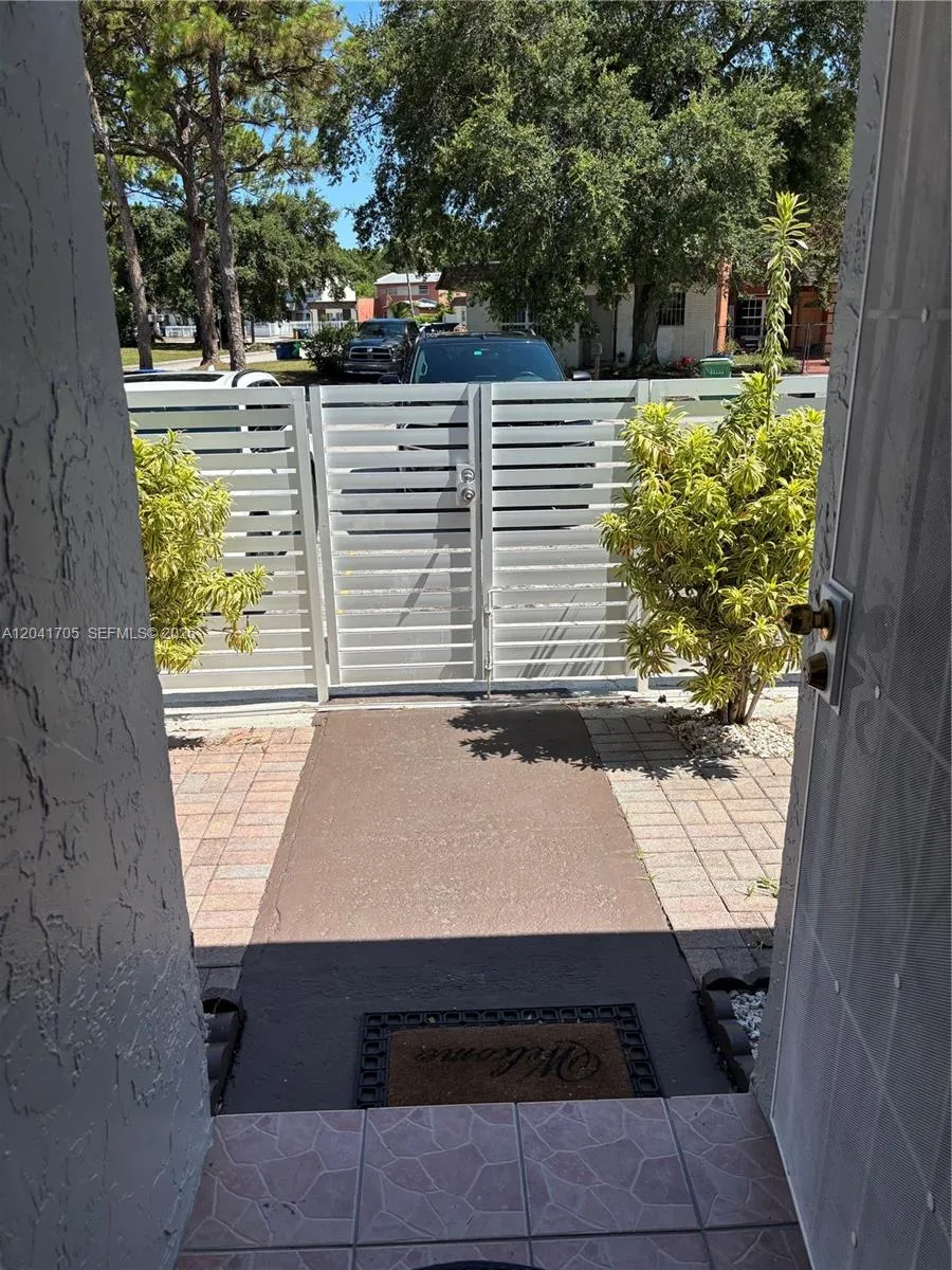 21122 NW 39th Ave Miami Gardens, FL 33055