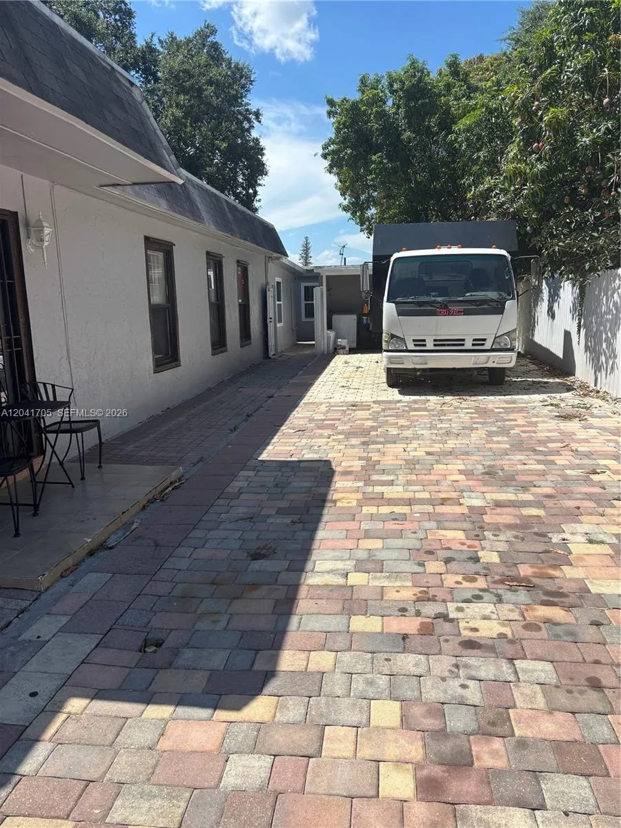 21122 NW 39th Ave Miami Gardens, FL 33055
