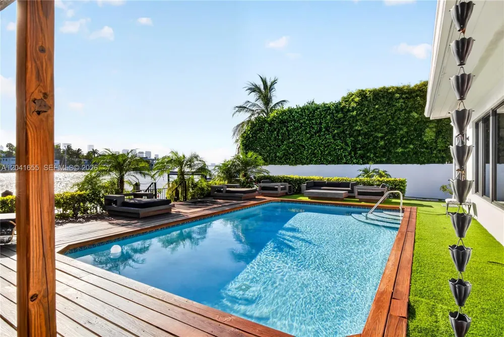 460 W Dilido Dr Miami Beach, FL 33139