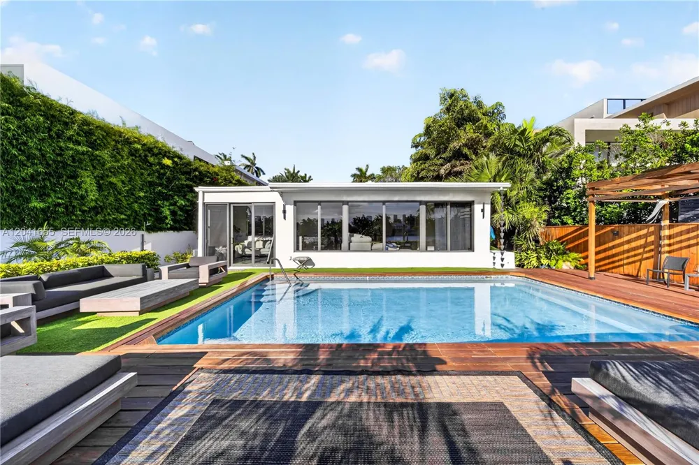 460 W Dilido Dr Miami Beach, FL 33139