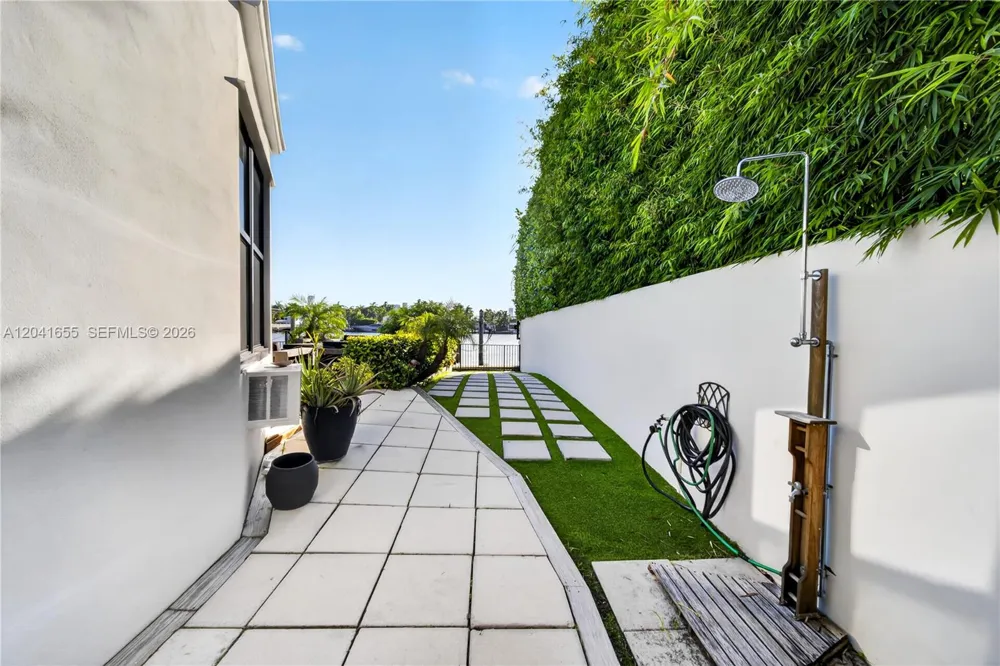 460 W Dilido Dr Miami Beach, FL 33139