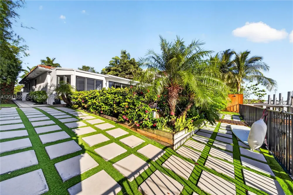 460 W Dilido Dr Miami Beach, FL 33139