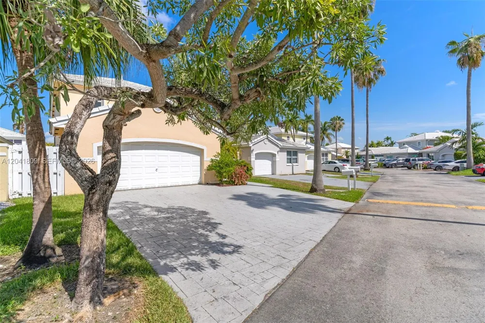 4766 SW 154th Ave Miami, FL 33185