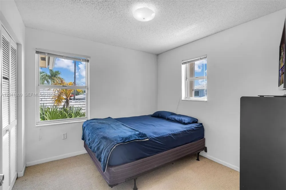 4766 SW 154th Ave Miami, FL 33185