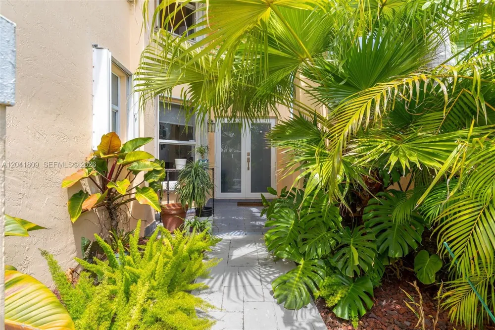 4766 SW 154th Ave Miami, FL 33185